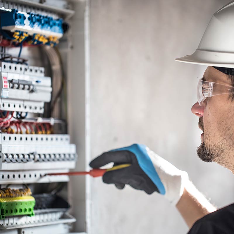 Elektroinstallationen ausführen lassen vom Elektriker